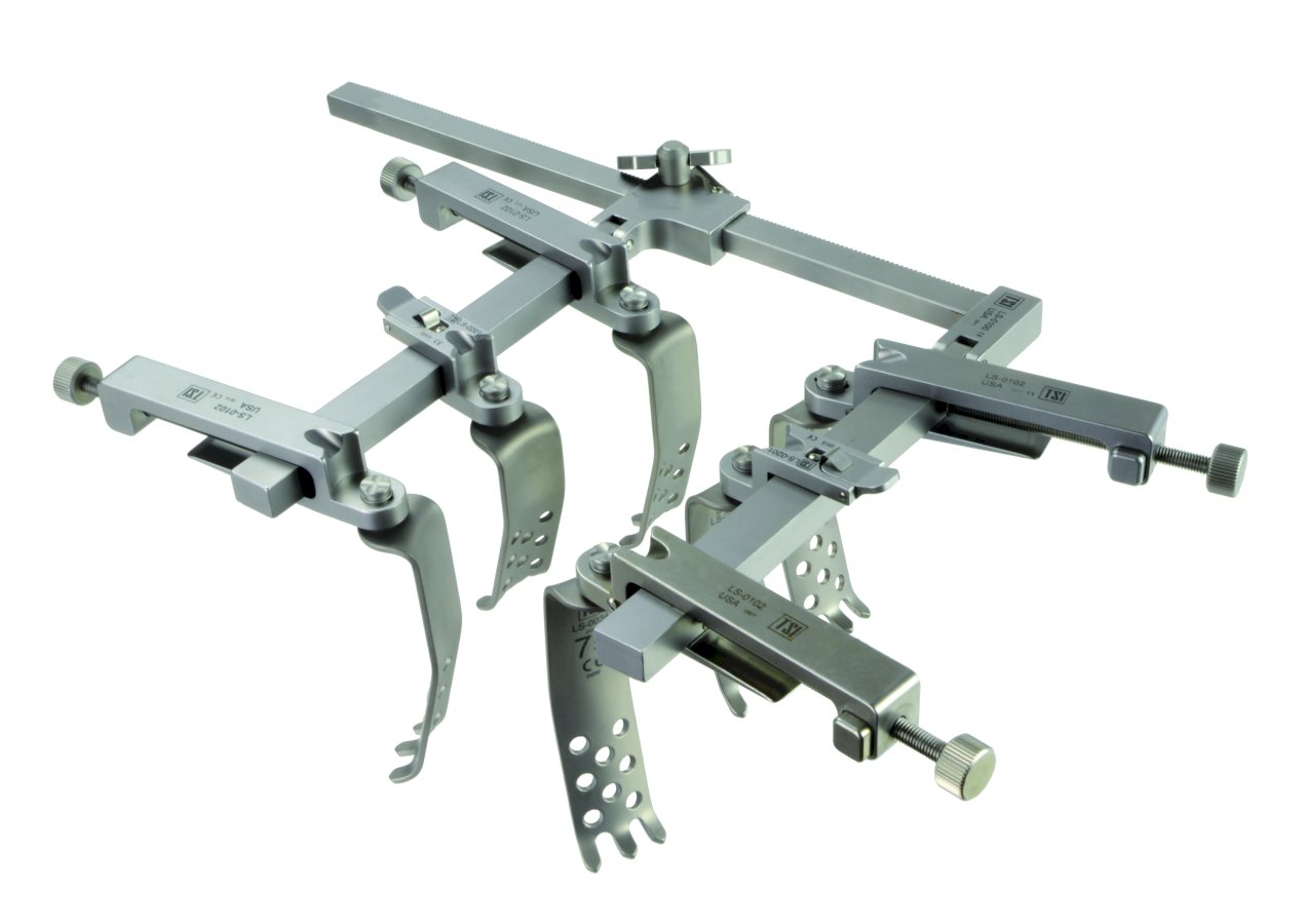 Modular retractor frame with rack arms and curved blades